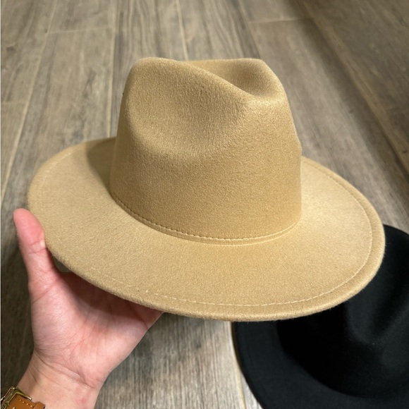 Set of two brim hats - Picture 6 of 6